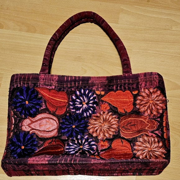 Mexico Handbags - Beautiful Mexican Zippered Floral Embroidered Women's Medium Purse